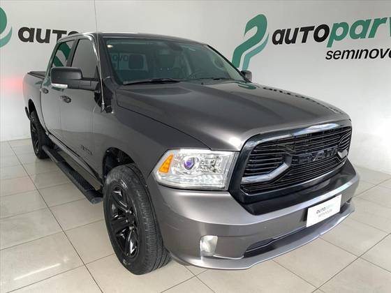 RAM CLASSIC 5.7 V8 GASOLINA LARAMIE NIGHT EDITION CD 4X4 AUTOMÁTICO